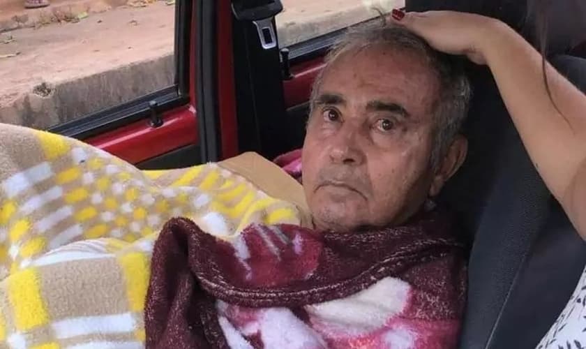 Idoso foi resgatado e levado para hospital de Curvelo. (foto: Reginaldo Andrada/divulgação)