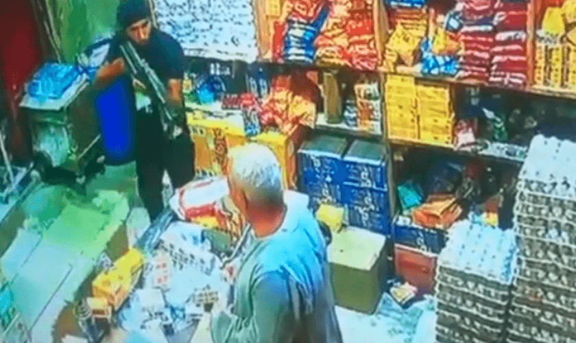 Câmeras de segurança registraram o momento do sequestro de Bakhit. (Foto: Portas Abertas)