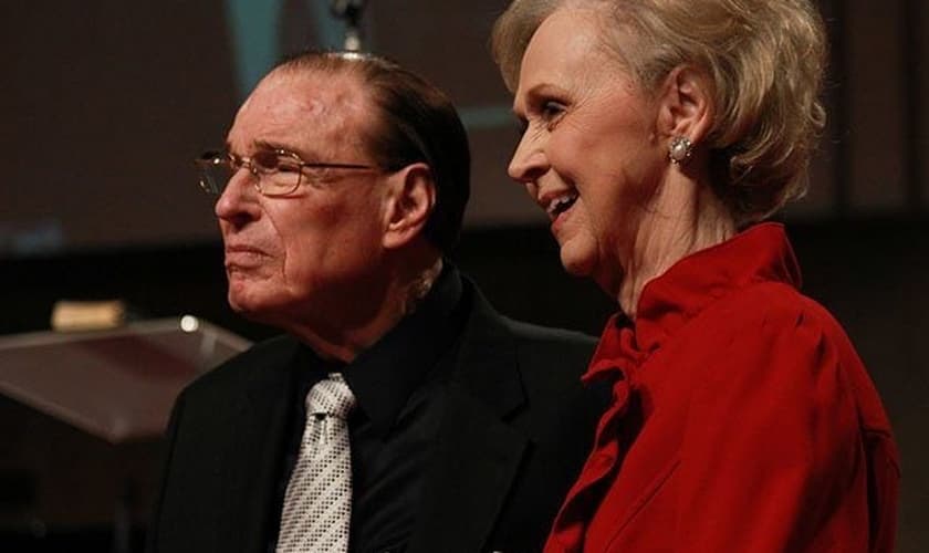 O pastor Bob Nichols e sua esposa Joy Nichols. (Foto: Reprodução / UGCN)