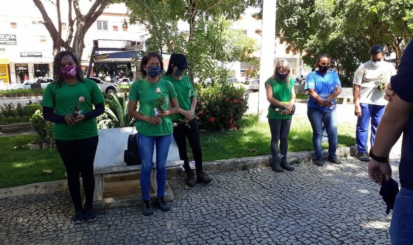 A ação foi feita em homenagem ao Dia Internacional da Mulher. (Foto: IASD Central de Colatina)