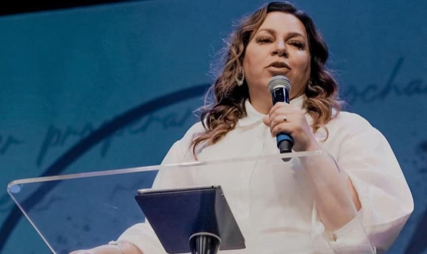 Helena Tannure ministrando na IBC em Contagem, MG, na comemoração do Dia Internacional da Mulher, em 07.03.2021. (Foto: Reprodução/Youtube)