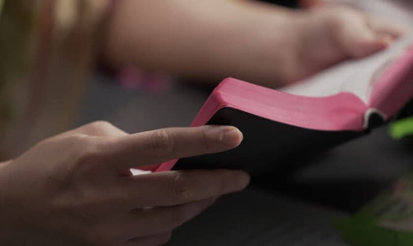 No Turcomenistão um cristão pode ser preso até lendo a Bíblia em casa. (Foto: Portas Abertas)