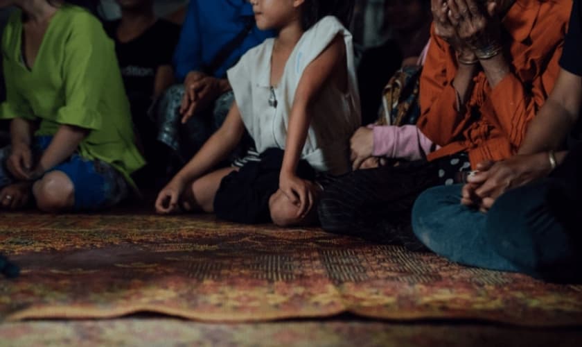 Além das autoridades do Laos, os familiares, amigos e vizinhos dos cristãos os pressionam para abandonar a fé. (Foto: Portas Abertas)