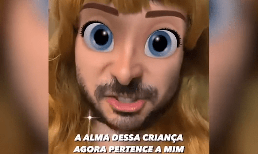 Homem estimula crianças a dar ‘glória a Satã’ em vídeo no TikTok. (Foto: Reprodução/TikTok)