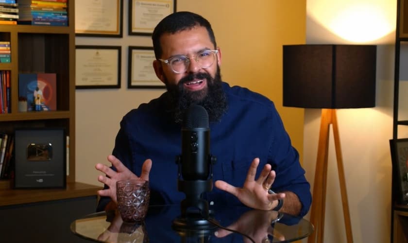 Douglas Gonçalves em transmissão da Mentoria JesusCopy do dia 1 de abril de 2021. (Foto: Reprodução/YouTube)