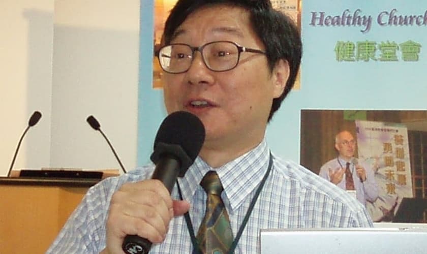 Pastor chinês durante pregação. (Foto: Reprodução / Pinterest)