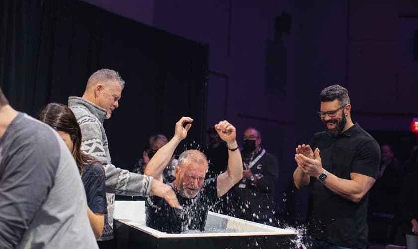 Depois de um ano de “silêncio e solidão”, a Long Hollow Baptist Church vive um reavivamento. (Foto: Hollow Baptist Church).