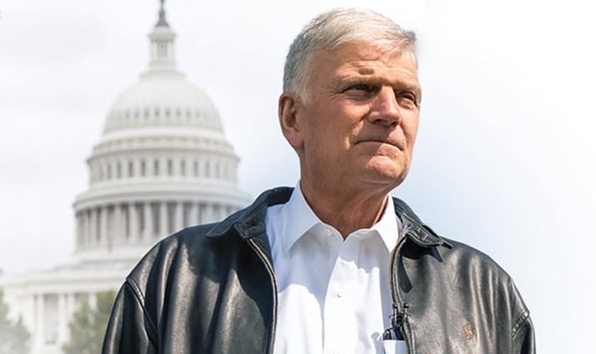 O evangelista incentiva os cristãos a buscarem a intervenção de Deus. (Foto: Associação Evangelística Billy Graham)