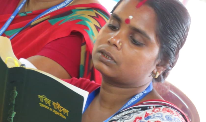 Kirti também teve sua coluna quebrada pela agressão dos perseguidores, mas não abandonou sua fé. (Foto: Portas Abertas).