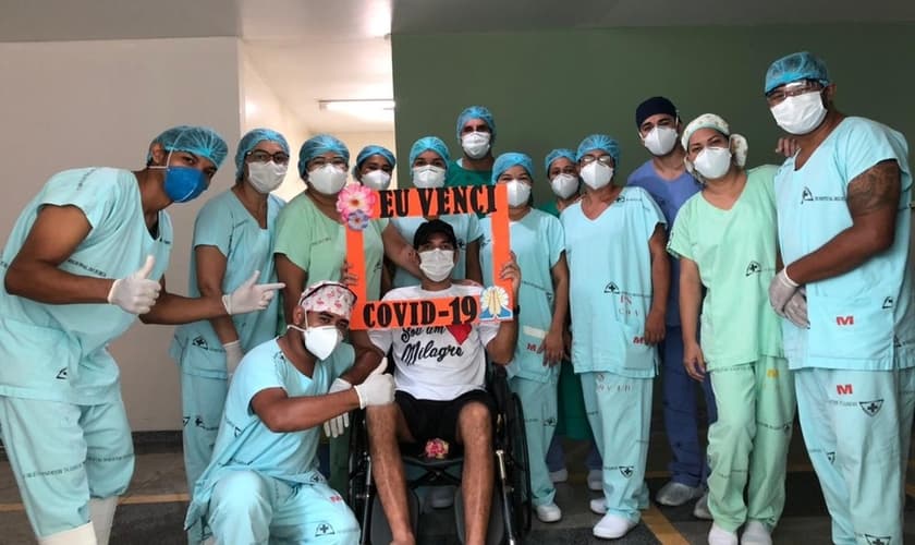 Claudeir Maciel, que teve quase 100% do pulmão afetado, é um milagre e resultado de oração. (Foto: Arquivo pessoal).