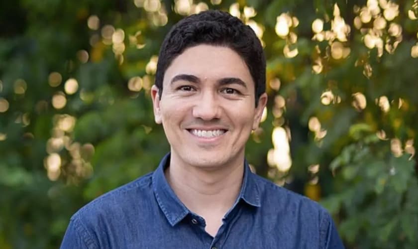 “Muitos querem ganhar o mundo, mas estão perdendo seu coração”, alertou o pastor Antônio Júnior. (Foto: Reprodução/MF Press Global)