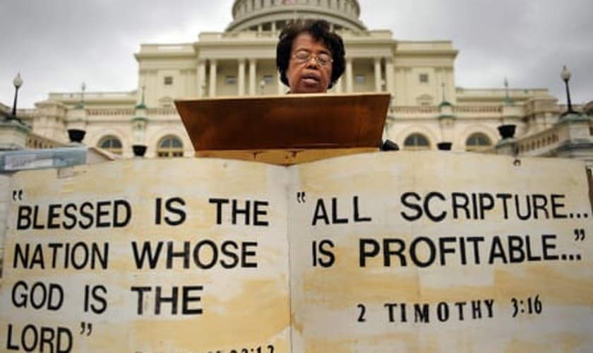 A maratona de leitura bíblica no Capitólio já está em sua 32° edição. (Foto: TIM SLOAN/AFP via Getty Images).