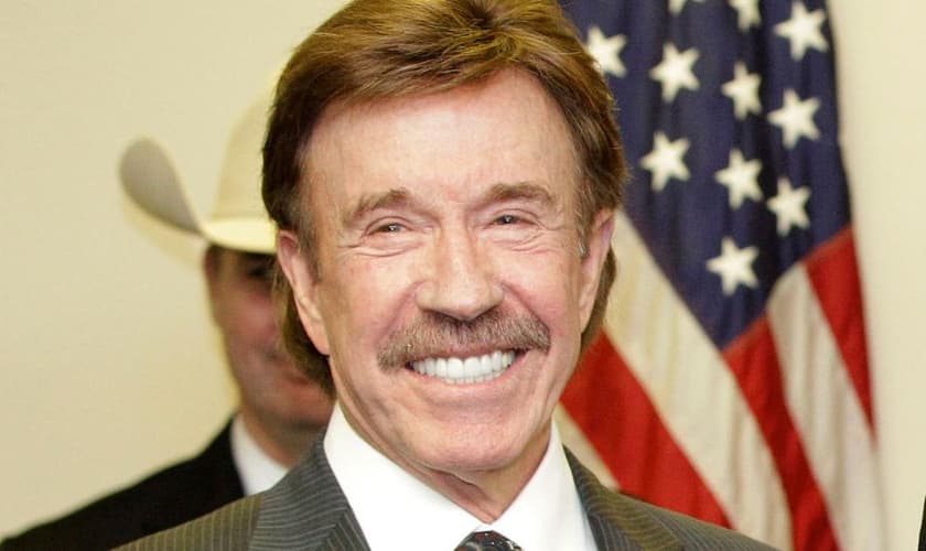 Ator Chuck Norris após um evento no Texas em 2010. (Foto: AP Photo/Tony Gutierrez)