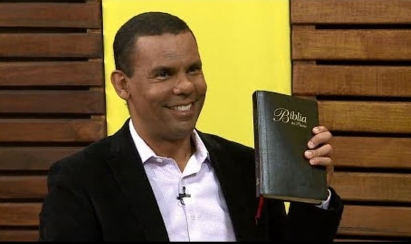 Estamos na iminência de Jesus voltar, diz o arqueólogo Rodrigo Silva. (Foto: Reprodução/YouTube/Rede Super de Televisão)