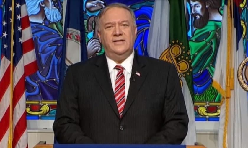 O ex-secretário de Estado Mike Pompeo fala na cerimônia de formatura virtual da Regent University of Virginia Beach, Virginia, no sábado, 8 de maio de 2021. (Foto: Regent.edu)
