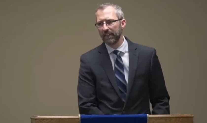 Pastor Tim Stephens, da Igreja Batista Fairview, em Calgary, Alberta, Canadá. (Foto: Reprodução/YouTube/Fairview Baptist Church)
