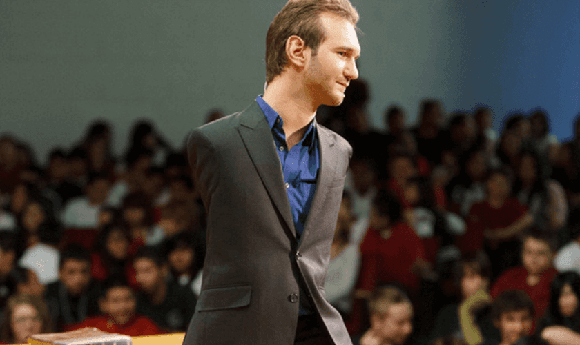 O evangelista Nick Vujicic iniciou um projeto de evangelização global. (Foto: Reprodução).