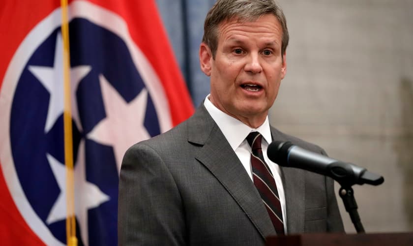 Nova lei do Tennessee (EUA) proíbe tratamento de mudança de gênero em menores. (Foto: AP Photo / Mark Humphrey).