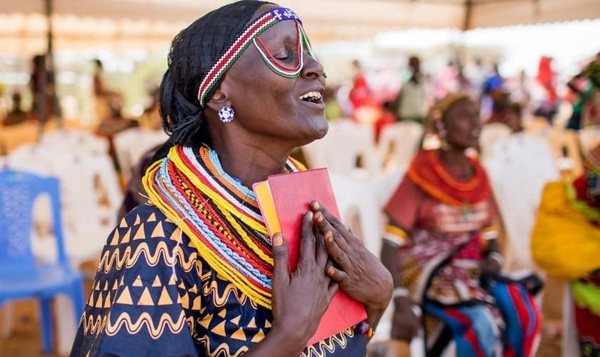 Milhões de pessoas não têm acesso à Bíblia em seu idioma. (Foto: Seed Company)