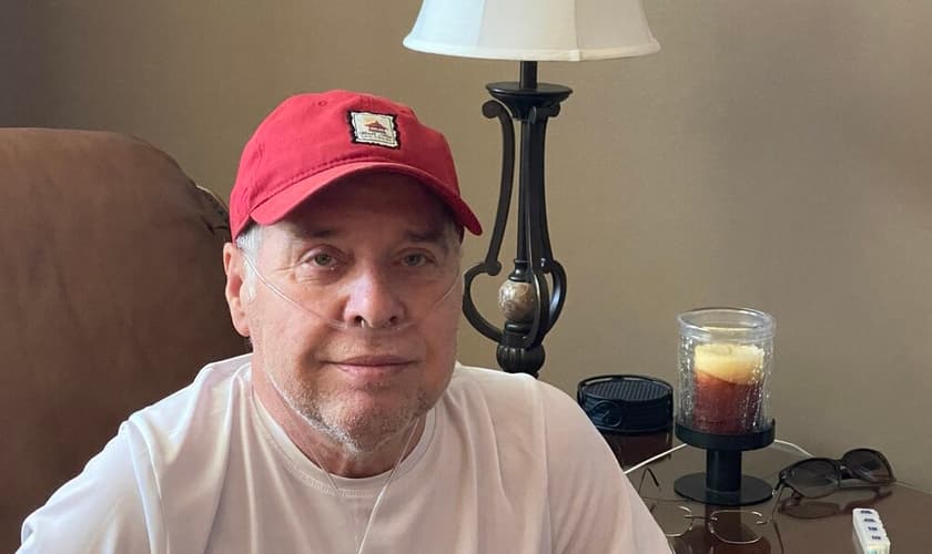 Bob Dawson, sobrevivente de um quadro grave de Covid-19. (Foto: Kristy Bock/Neuse News)