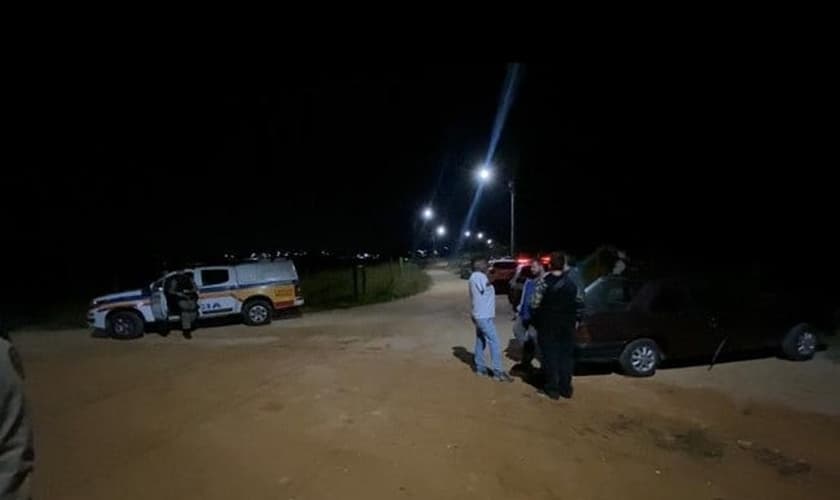 Grupo de cristãos foi abordado por dois assaltantes enquanto orava no monte em BH. (Foto: Renato Rios Neto/Itataiai).
