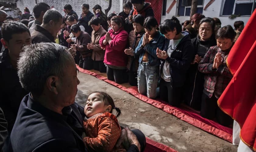 Depois de anos sendo perseguidos pelo governo comunista chinês, 60 membros da Igreja Reformada Santa fugiram para a Coréia do Sul. (Foto: Kevin Frayer/Getty Images).