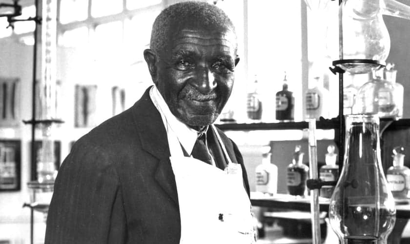 George Washington Carver no Instituto Tuskegee. (Foto: Reprodução / Britannica)
