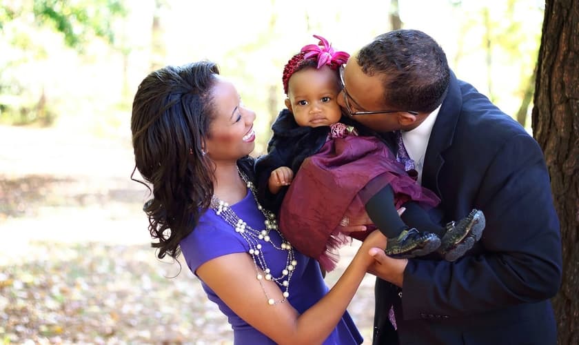 Renelle Robert foi curada da infertilidade. (Foto: Reprodução/Facebook).