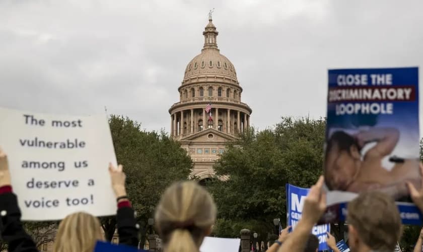 Manifestantes pró-vida marcham no Rally for Life, no Texas, EUA. (Foto: Shelby Knowles/Texas Tribune)