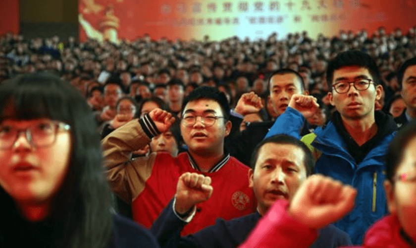 Jovens universitários no 19º Congresso Nacional do Partido Comunista da China, em 2017. (Foto: IC)