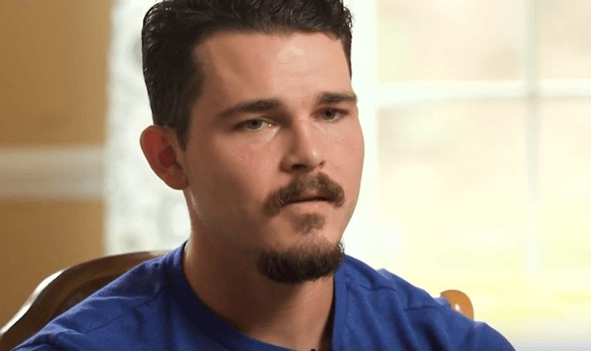 Sean conta seu testemunho na CBN News. (Foto: Reprodução / Club 700)