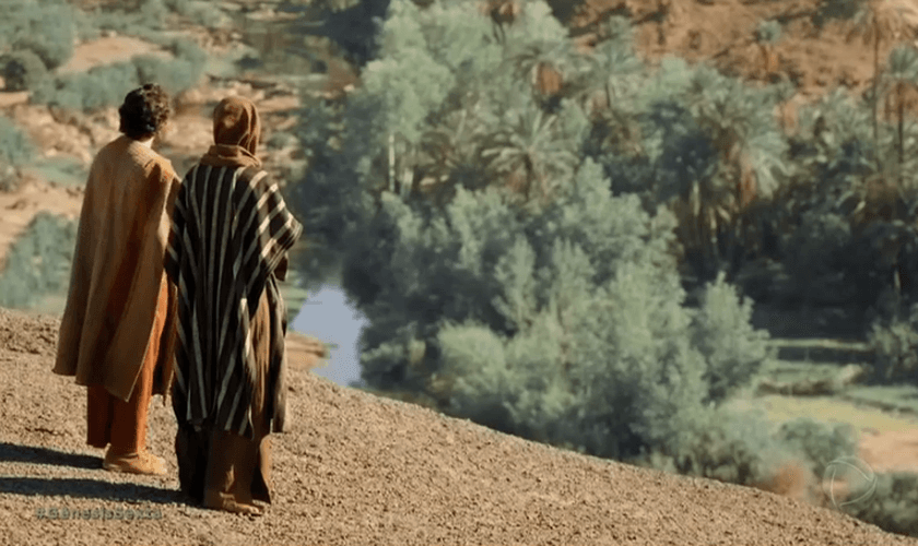 Cena da novela Gênesis, na qual Abrão e Ló decidem sobre seus destinos. (Foto: R7)