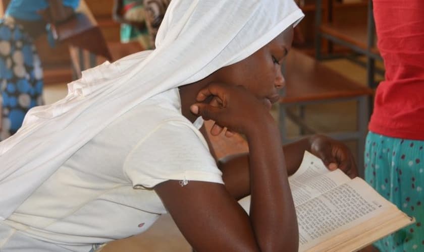  Namuwaya, uma ex-professora islâmica, recebeu Jesus em fevereiro deste ano.    (Foto: Tonny Onyulo/CNS).
