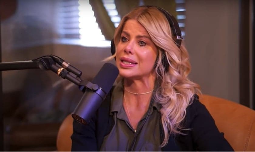 Karina Bacchi no Positivamente Podcast. (Foto: Reprodução/Youtube)