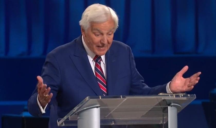 Pastor David Jeremiah falando sobre a cultura do cancelamento. (Foto: Reprodução/Vídeo Shadow Mountain Community Church)
