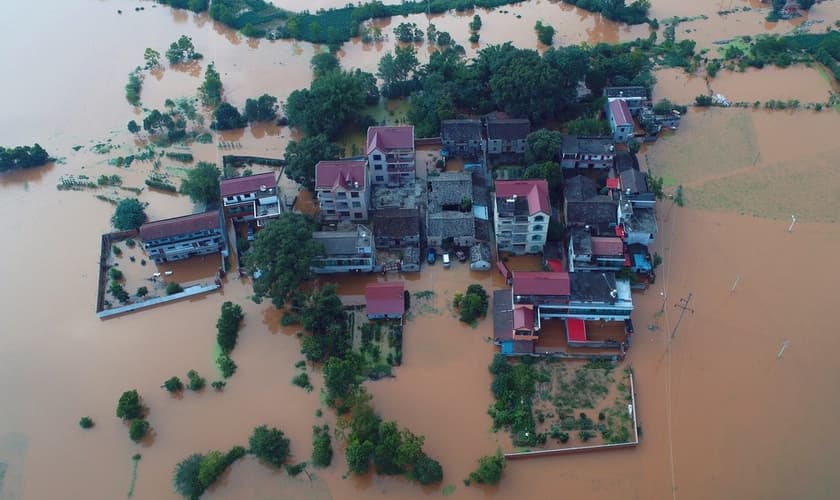 Uma ordem foi emitida em Xinxiang, proibindo os cristãos de oferecer apoio espiritual às vítimas das inundações. (Foto: Stringer/Reuters).