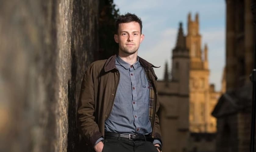 Joshua Sutcliffe, 31 anos, foi multado por fazer evangelismo na pandemia. (Foto: Darren Jack)