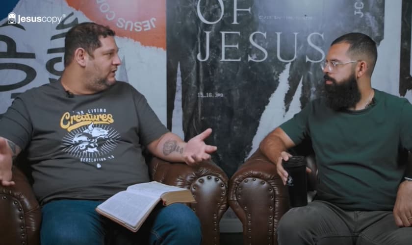 Fábio Coelho, líder do movimento Vozes e Trovões e Douglas Gonçalves, líder do movimento JesusCopy. (Foto: YouTube/JesusCopy)