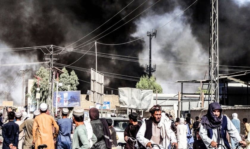 Momento em que o Talibã assume o controle, em agosto de 2021. (Foto: Sidiqullah Khan/AP)