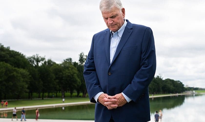 Centenas de afegãos e estrangeiros lutam para deixar o Afeganistão, após a retomada do Talibã ao poder. (Foto: Samaritan’s Purse).