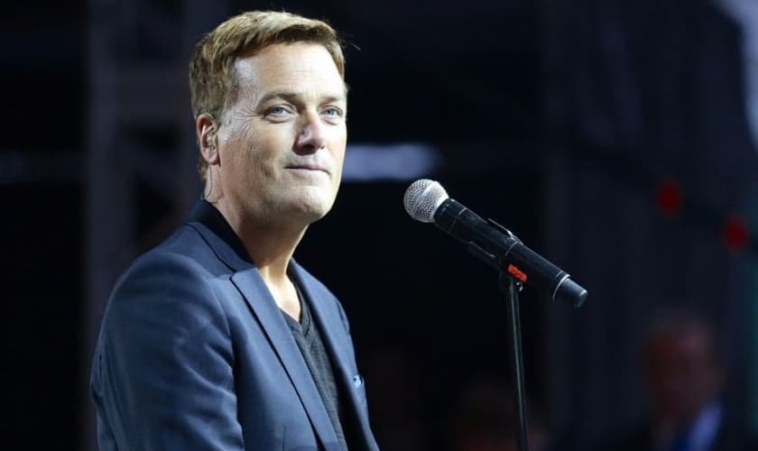 Para Michael W. Smith, a Igreja precisa se responsabilizar pelo cuidado dos órfãos. (Foto: Divulgação).