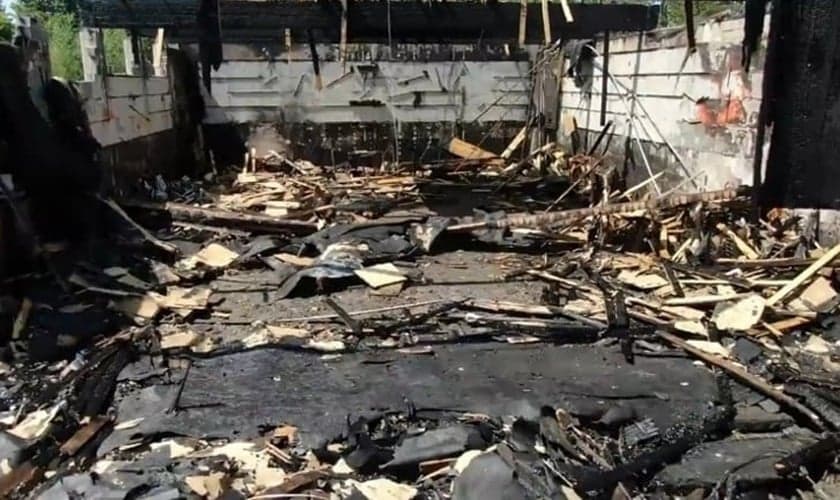 Igreja Ortodoxa Copta completamente destruída em incêndio criminoso. (Foto: Rene Beland / Timelapse Digital)