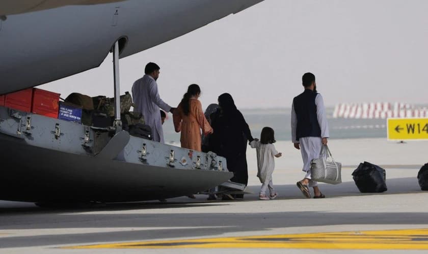 No sábado (21), a família chegou em Roma, com a ajuda da organização humanitária Fondazione Meet Human. (Foto: AFP).