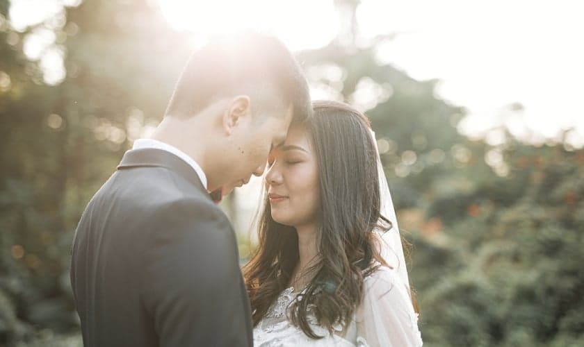 Zhang Fang e Wang Xianyi conseguiram se casar na semana passada em casa. (Foto: Vino Li/Unsplash).