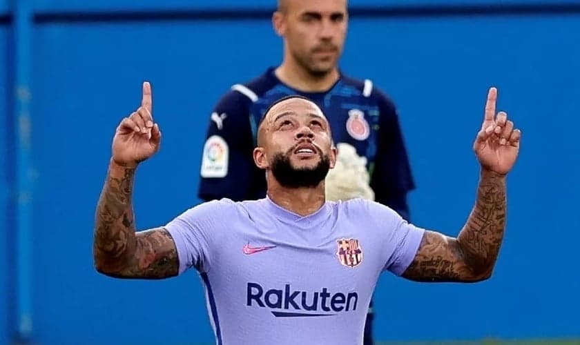 Memphis Depay em atuação no Barcelona. (Foto: Reprodução / GE)