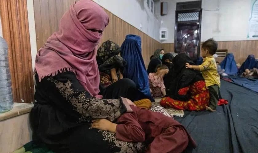 Mulheres no Afeganistão temem pelo futuro, relembrando a opressão exercida pelo Talibã no passado. (Foto: Reprodução / CNN Brasil)
