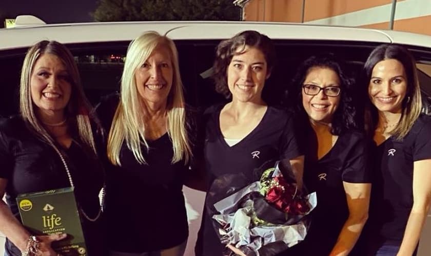 Valerie e sua equipe evangelizam mulheres que trabalham na indústria do sexo. (Foto: Reprodução / AG News)