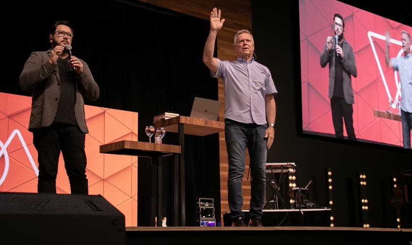 Randy Clark durante ministração na Voz dos Apóstolos 2021. (Foto: Marcos Paulo Correa/Guiame).