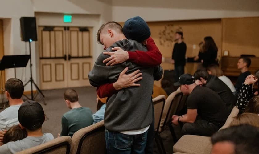 ‘Muitas igrejas evangélicas estão abraçando oportunidades online’, diz pastor. (Foto: Adrianna Geo / Unsplash)