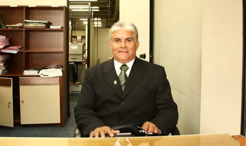 Lacir Moraes Ramos, de 63 anos, durante atendimento no fórum, na Capital. (Foto: Arquivo pessoal)